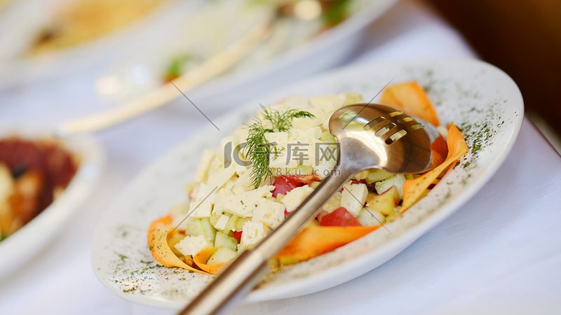 办公室零食，健康低卡新选择**